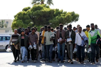 Νομοσχέδιο για το μεταναστευτικό: Τέλος οι ενήλικες… ανήλικοι και τα επιδόματα, κόβονται τα προνόμια των ασυνόδευτων 17χρονων