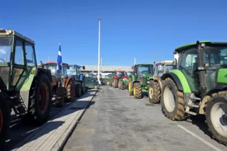 Οι αγρότες άνοιξαν τα διόδια του Ρίου, οδηγοί αγανάκτησαν για τα μπλόκα στη Βοιωτία – Σε ποια σημεία υπάρχουν προβλήματα