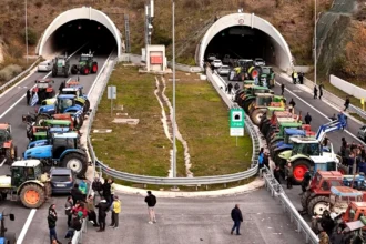 Οι αγρότες σφραγίζουν από σήμερα με μπλόκα εθνικές οδούς και τελωνεία