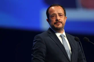 «Ούτε καν απάντησε»: Σκληρή απάντηση του περιβάλλοντος Χριστοδουλίδη για τα περί διαφθοράς