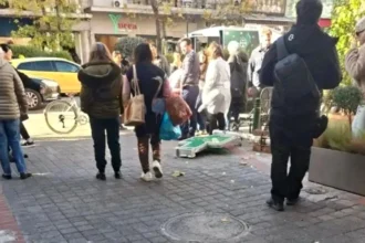 Πατησίων: Σταυρός φαρμακείου έπεσε πάνω σε γυναίκα