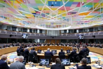 Politico: Οι Ευρωπαίοι κατάλαβαν ότι οι ΗΠΑ είναι «με τους κακούς» – Βαρύ κλίμα στη Σύνοδο Κορυφής