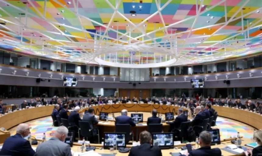 Politico: Οι Ευρωπαίοι κατάλαβαν ότι οι ΗΠΑ είναι «με τους κακούς» – Βαρύ κλίμα στη Σύνοδο Κορυφής