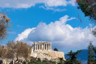 Πρωτογενές πλεόνασμα 8 δισ. το 2025: Εισπράξεις φόρων 451 εκατ. ευρώ πάνω από αναθεωρημένο στόχο -Οι δαπάνες