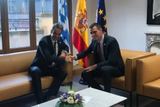 Σάντσεθ σε Μητσοτάκη: “Η Ελλάδα πέρασε από το να υποφέρει την κρίση του ευρώ, στο να προεδρεύει στο Eurogroup”