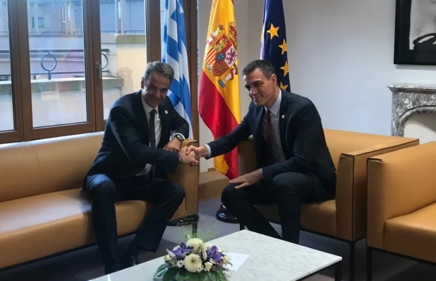 Σάντσεθ σε Μητσοτάκη: “Η Ελλάδα πέρασε από το να υποφέρει την κρίση του ευρώ, στο να προεδρεύει στο Eurogroup”
