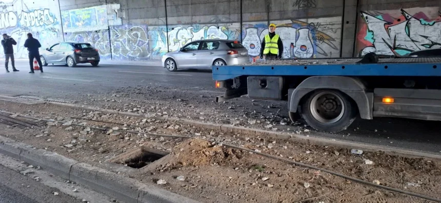 Σε πλήρη εξέλιξη η αποκατάσταση στη γέφυρα της Νέας Ιωνίας μετά την αποκόλληση τμήματος – Έλεγχος στατικότητας από ειδικό κλιμάκιο