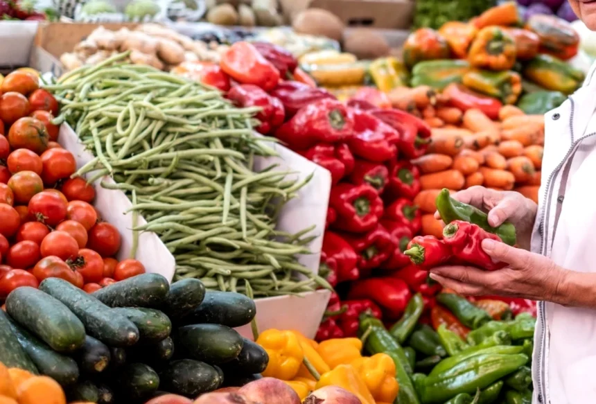 Senior Woman S Hand Holding Red And Green Peppers 2026 01 05 00 19 11 Utc 1 1767648014 1767697180