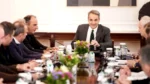 Σήμερα οι αποφάσεις για το μέλλον των μπλόκων – “Συγκρατημένα αισιόδοξος”, δήλωσε ο πρωθυπουργός, “δεν είμαστε ικανοποιημένοι”, λένε οι αγρότες