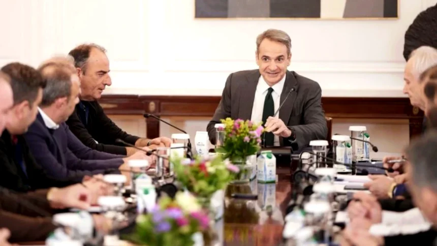 Σήμερα οι αποφάσεις για το μέλλον των μπλόκων – “Συγκρατημένα αισιόδοξος”, δήλωσε ο πρωθυπουργός, “δεν είμαστε ικανοποιημένοι”, λένε οι αγρότες