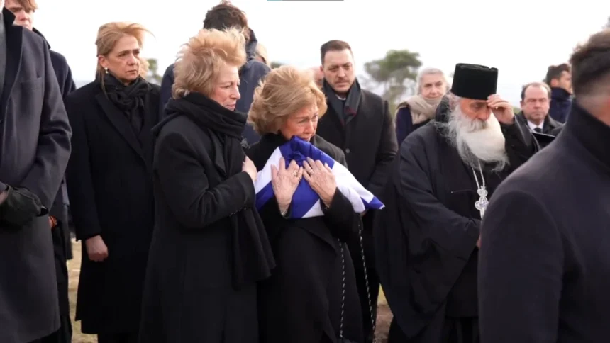 Σπαρακτικές στιγμές στην ταφή της Πριγκίπισσας Ειρήνης στο Τατόι: Δακρυσμένη η αδελφή της Σοφία (Βίντεο)