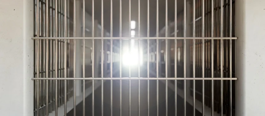 Στη φυλακή 39χρονος στο Ηράκλειο για απειλή γειτόνισσας και παιδιού με τσεκούρι
