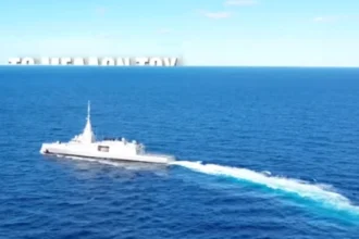 Στην υποδοχή της φρεγάτας «Κίμων» οι Μητσοτάκης, Δένδιας και Τασούλας (βίντεο)