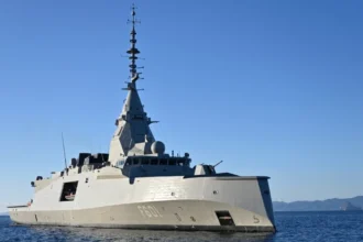 Συνάντηση Δένδια – Γαλλίδας υπουργού Άμυνας σήμερα στη φρεγάτα «Κίμων»