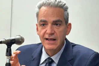 Συρίγος: Δεν πρόκειται να γίνει πόλεμος για τη Γροιλανδία 
