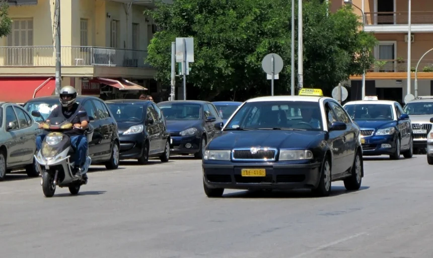 Θεσσαλονίκη: Φρένο πατούν για 48 ώρες οι οδηγοί των ταξί που συμμετέχουν στην πανελλαδική απεργία