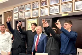 Τούρκος εθνικιστής πολιτικός στη Θράκη: Ακροδεξιοί συμβολισμοί Γκρίζων Λύκων και επιθέσεις κατά της Ελλάδας