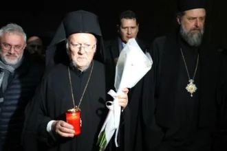 Τραγικό δυστύχημα ΠΑΟΚ: «Το όνειρό τους είχε μια τραγική κατάληξη στη Ρουμανία» – Στην Τούμπα ο Πατριάρχης Βαρθολομαίος (βίντεο)
