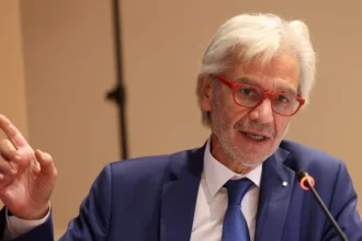 Βλαχάκος: Δέχθηκα προσωπική προσβολή από τη Ζωή Κωνσταντοπούλου