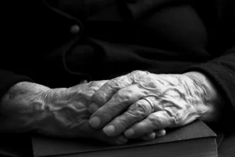 85χρονη έπεσε θύμα άγριας ληστείας στο κέντρο της Αθήνας