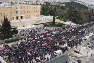 Αγρότες: Ολονύχτια παραμονή των τρακτέρ στο Σύνταγμα – Αποχωρούν το μεσημέρι