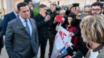 Άργος: Στελέχη του ΚΚΕ διαδήλωναν στο νοσοκομείο της πόλης για τη… φρεγάτα Κίμων – Ο διάλογος που είχαν με τον Άδωνι Γεωργιάδη (video)