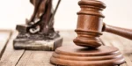 Δικηγόρος οπλοφορούσε μέσα στο δικαστήριο της Ευελπίδων