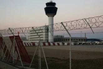 Ελεγκτές Εναέριας Κυκλοφορίας: Στο ίδιο έργο θεατές και σήμερα – Με ένα μόνο ραντάρ η Προσέγγιση Αθηνών αντί για τρία
