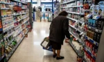 Έξι στα δέκα νοικοκυριά περιορίζουν τις αγορές τους για να τα βγάλουν πέρα