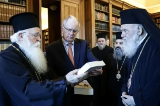 Κωνσταντίνος Τασούλας: Συναντήθηκε με τον Αρχιεπίσκοπο Αθηνών και πάσης Ελλάδος Ιερώνυμο 