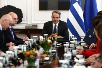 Κυριάκος Μητσοτάκης: Επίθεση στον Αντώνη Σαμαρά – Ας μην ταράζονται κάποιοι επαγγελματίες ανησυχούντες