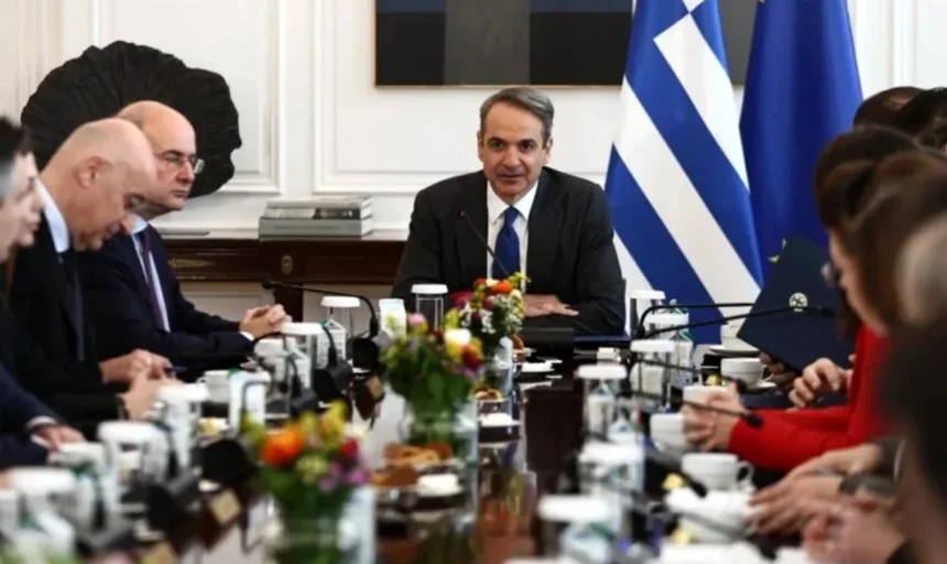 Κυριάκος Μητσοτάκης: Επίθεση στον Αντώνη Σαμαρά – Ας μην ταράζονται κάποιοι επαγγελματίες ανησυχούντες