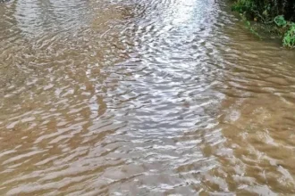 Λήμνος: Υποχώρησε από την κακοκαιρία το οδόστρωμα σε παραλιακή οδό
