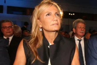 Μαρέβα Μητσοτάκη: Χειρουργήθηκε και στα δύο χέρια στο ΚΑΤ μετά από ατύχημα που είχε στην Ιταλία