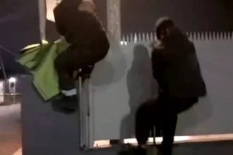Ο Ρουβίκωνας χτύπησε… λάθος εταιρεία στο Μενίδι: Νόμιζαν ότι είναι η «Βιολάντα» και έσπασαν άλλη τζαμαρία