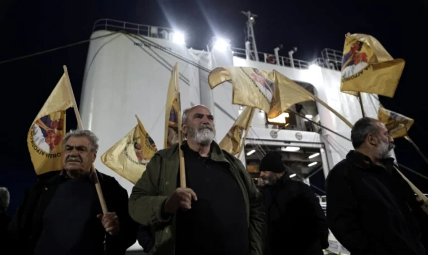 Οι αγρότες κατεβαίνουν σήμερα στην Αθήνα με τρακτέρ, φορτηγά και λεωφορεία