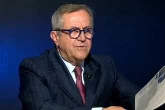 Όταν ένας πρώην Πρωθυπουργός λογοδοτεί στις τράπεζες