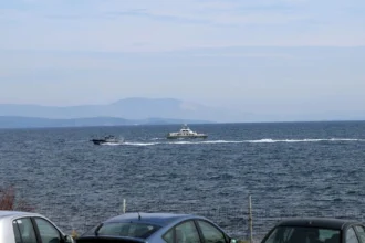 Σε εφαρμογή το ειδικό πρωτόκολλο διαχείρισης κρίσης για την τραγωδία στη Χίο – Στο νησί ομάδα ιατροδικαστών και νεκροτόμων