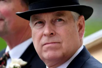 Σεισμός στο Μπάκινγχαμ: Προειδοποιούσαν τον Κάρολο από το 2019 για τις “μυστικές συμφωνίες” του πρίγκιπα Άντριου