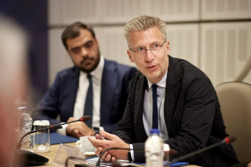 Σκέρτσος: Είναι η Ελλάδα μια αφιλόξενη χώρα για τους νέους;