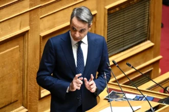 Στη Βουλή ο Μητσοτάκης – Θα απαντήσει σε επίκαιρη ερώτηση Ανδρουλάκη για τα ενεργειακά