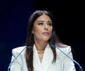 Ταυτοποιήθηκε 43χρονος για διαδικτυακή επίθεση στην Αφροδίτη Λατινοπούλου με υβριστικά και προτροπικά σε βία σχόλια