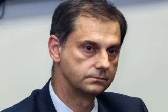 Θεοχάρης: Δεν τίθεται θέμα αν ο Κάθετος Διάδρομος θα χρησιμοποιηθεί ή όχι