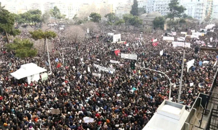 Θεσσαλονίκη: Μεγάλο συλλαλητήριο σήμερα για τα τρία χρόνια από την τραγωδία των Τεμπών
