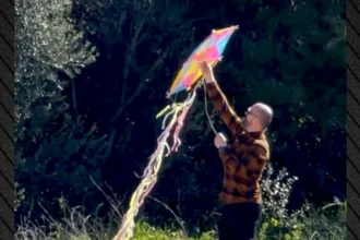 Το σποτ της ΕΛΑΣ ενόψει της Καθαράς Δευτέρας: «Ο χαρταετός θέλει αέρα, όχι αλκοόλ»