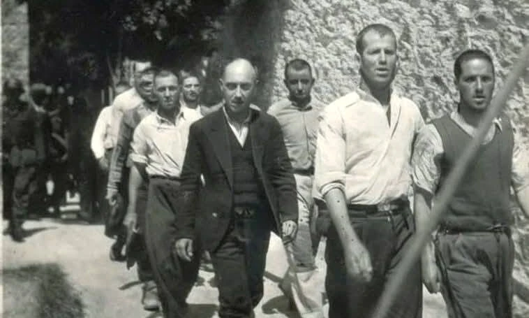 Το υπουργείο Πολιτισμού κήρυξε μνημείο το σύνολο της συλλογής φωτογραφιών των 200 της Καισαριανής