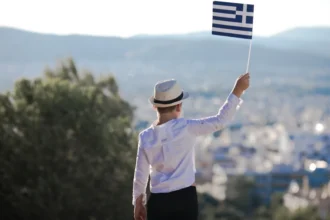 25η Μαρτίου: Πότε γίνεται η γιορτή -τι προβλέπεται για απουσίες και παρελάσεις μαθητών