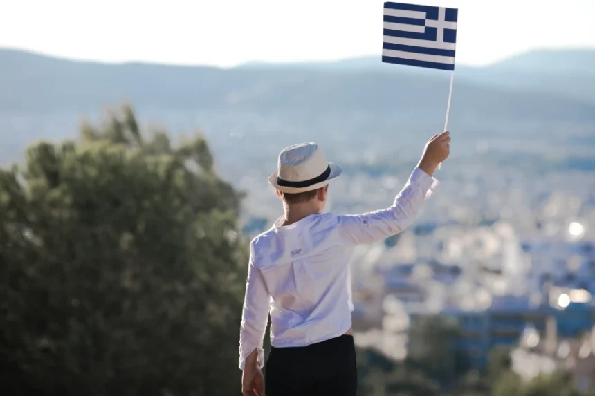 25η Μαρτίου: Πότε γίνεται η γιορτή -τι προβλέπεται για απουσίες και παρελάσεις μαθητών
