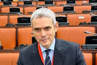 Αντίστροφη μέτρηση για την αύξηση του κατώτατου μισθού σε ιδιωτικό και δημόσιο τομέα – Ισχύει από 1η Απριλίου