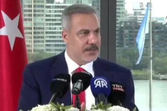 Χ. Φιντάν: “Τεράστιο σφάλμα αυτός ο πόλεμος – Η Τουρκία δεν θέλει να εμπλακεί ούτε πρόκειται να απαντήσει στο Ιράν”